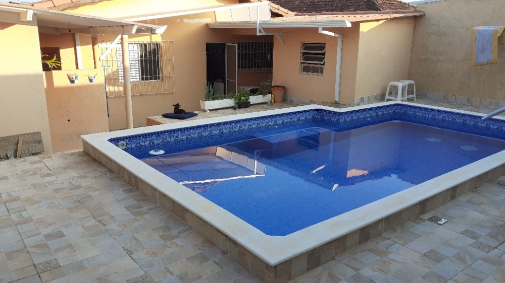 VENDO CASA COM PISCINA NO CENT